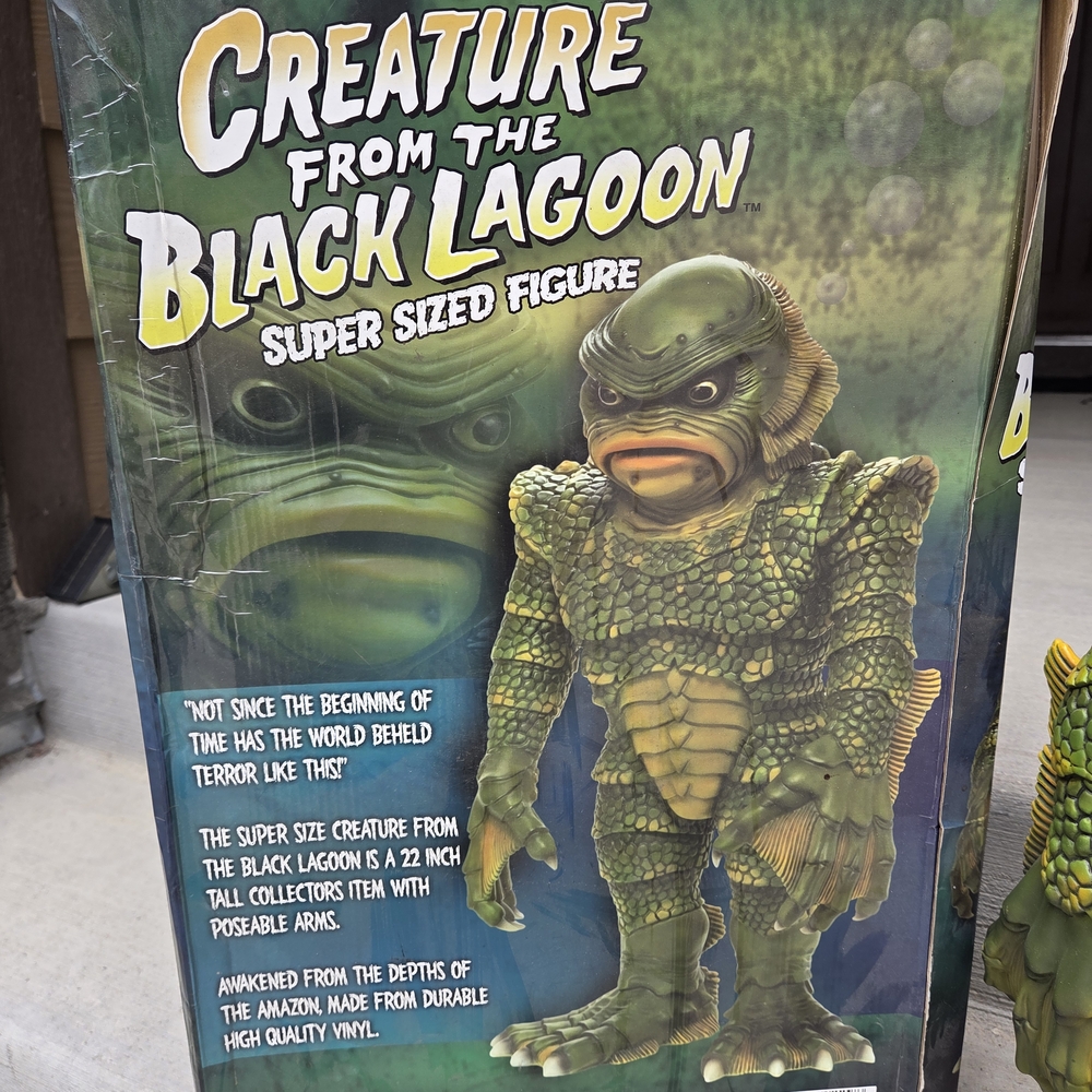 Green Scaled Reptile with Webbed Hands and Large Eyes